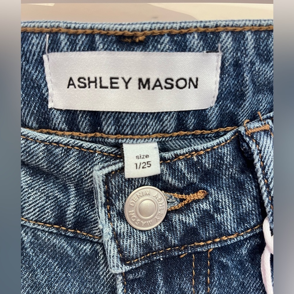 Ashley Mason Heart Back Pockets Jeans - Picture 6 of 9